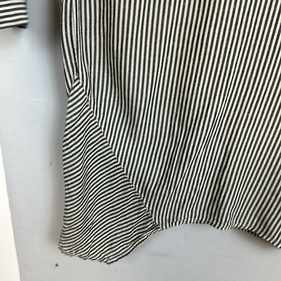 Premise Studio Gray White Stripe Sharkbite Hem Top 2X - Picture 7 of 14